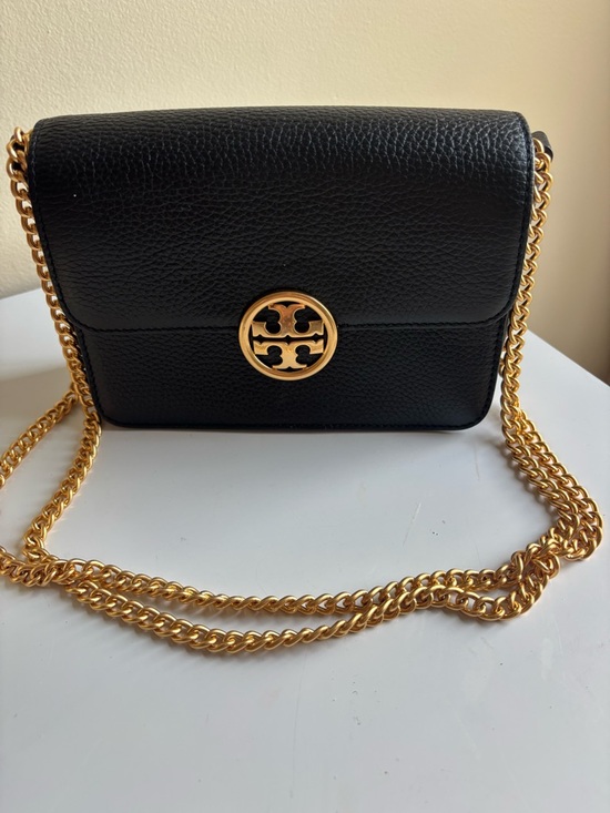 Tory Burch Handbags - Tory Burch Black Pebbled Leather Crossbody with Gold Logo Chain